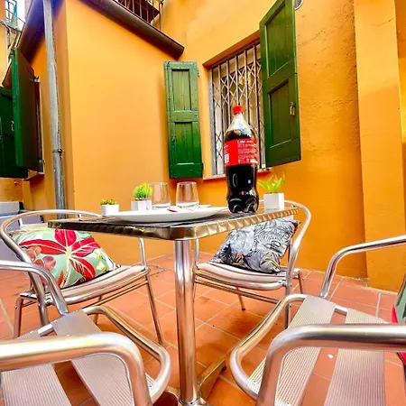 Apartment 50 Tourist House - Pratello - Self Check-in Bologna
