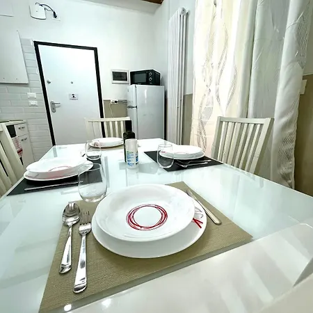 50 Tourist House - Pratello - Self Check-in דירה