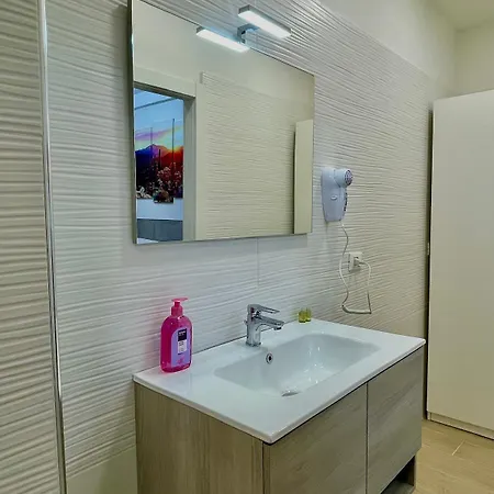 50 Tourist House - Pratello - Self Check-in