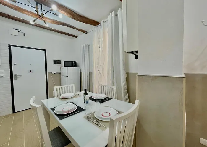 شقة 50 Tourist House - Pratello - Self Check-in *